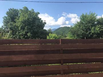 Фото номера Двухместный номер с 1 кроватью, вид на парк Дома для отпуска Green House Inn г. Кэлимэнешти 9