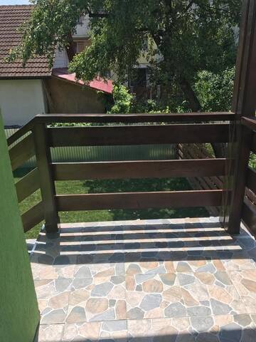 Фото номера Двухместный номер с 1 кроватью, вид на парк Дома для отпуска Green House Inn г. Кэлимэнешти 7