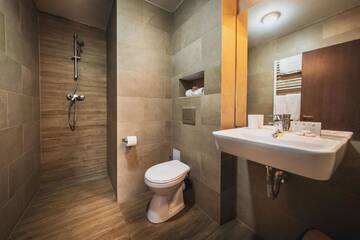 Фото номера Трехместный номер Отель Hotel DADA Termal г. Кэлимэнешти 3