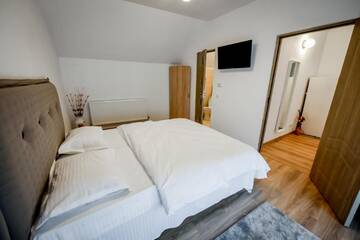 Фото номера Дом с 3 спальнями Дома для отпуска Casa Ana г. Кэлимэнешти 8